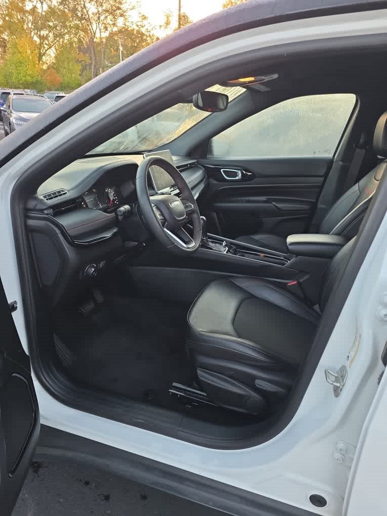 Used 2024 Jeep Compass Trailhawk AWD/4WD image 5
