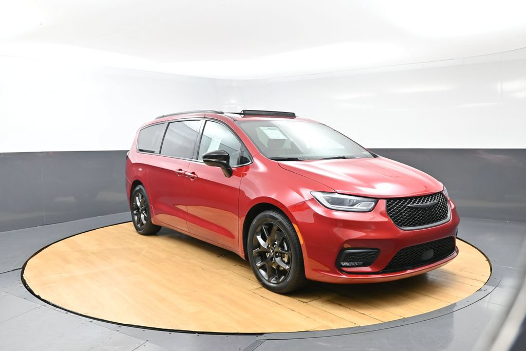 Used 2025 Chrysler Pacifica Limited FWD image 8