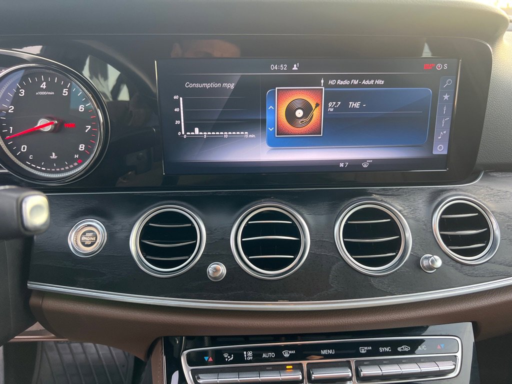 Used 2017 Mercedes-Benz E 300 E 300 4MATIC LUXURY image 31