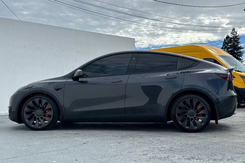 Used 2025 Tesla Model Y Performance image 6