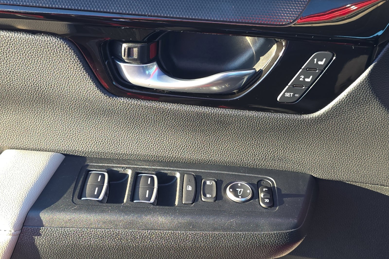 Used 2025 Honda CR-V EX-L image 10