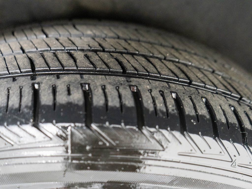 Used 2024 Chrysler Pacifica Select image 28