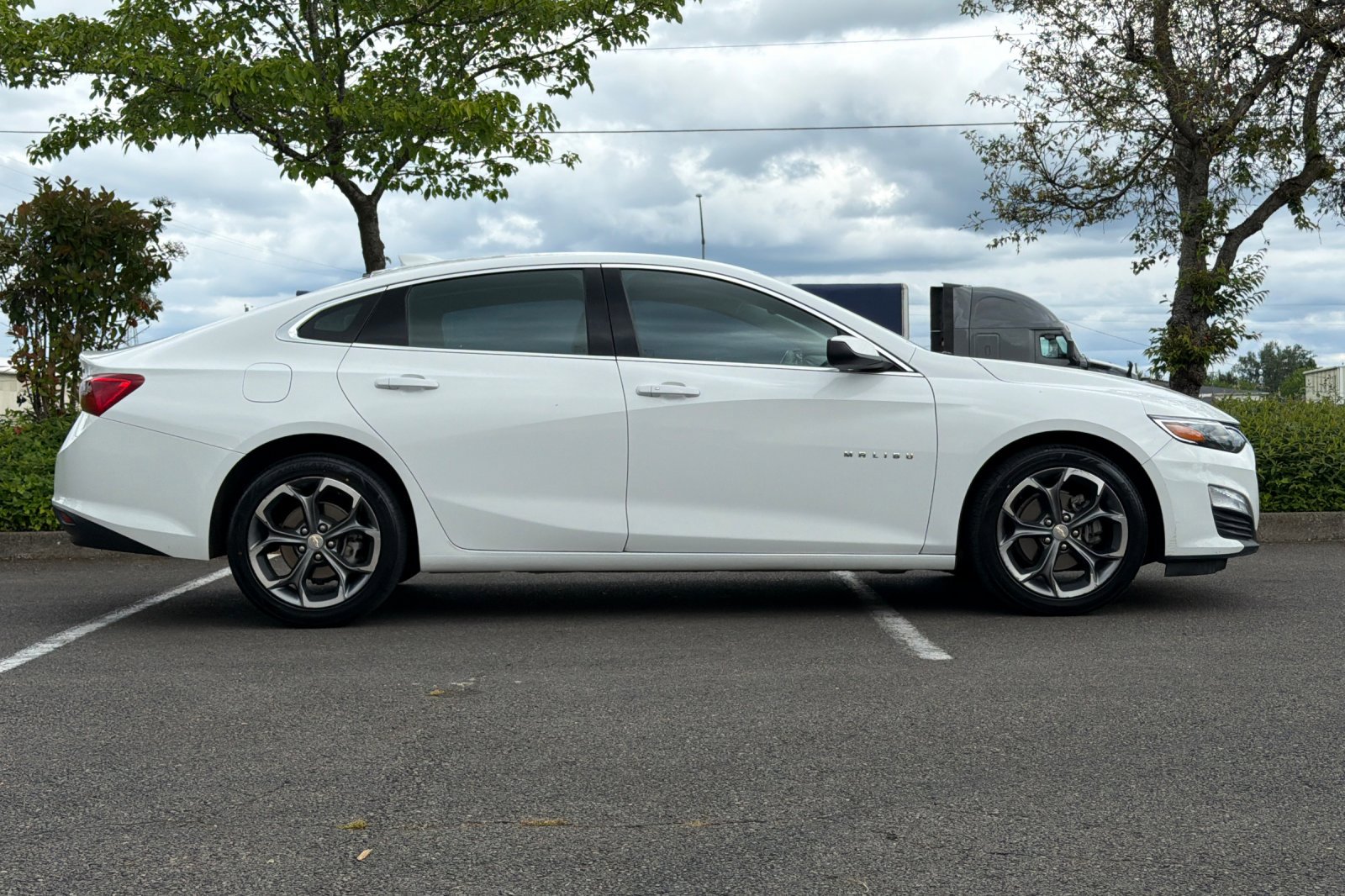 Used 2024 Chevrolet Malibu LT FWD image 3