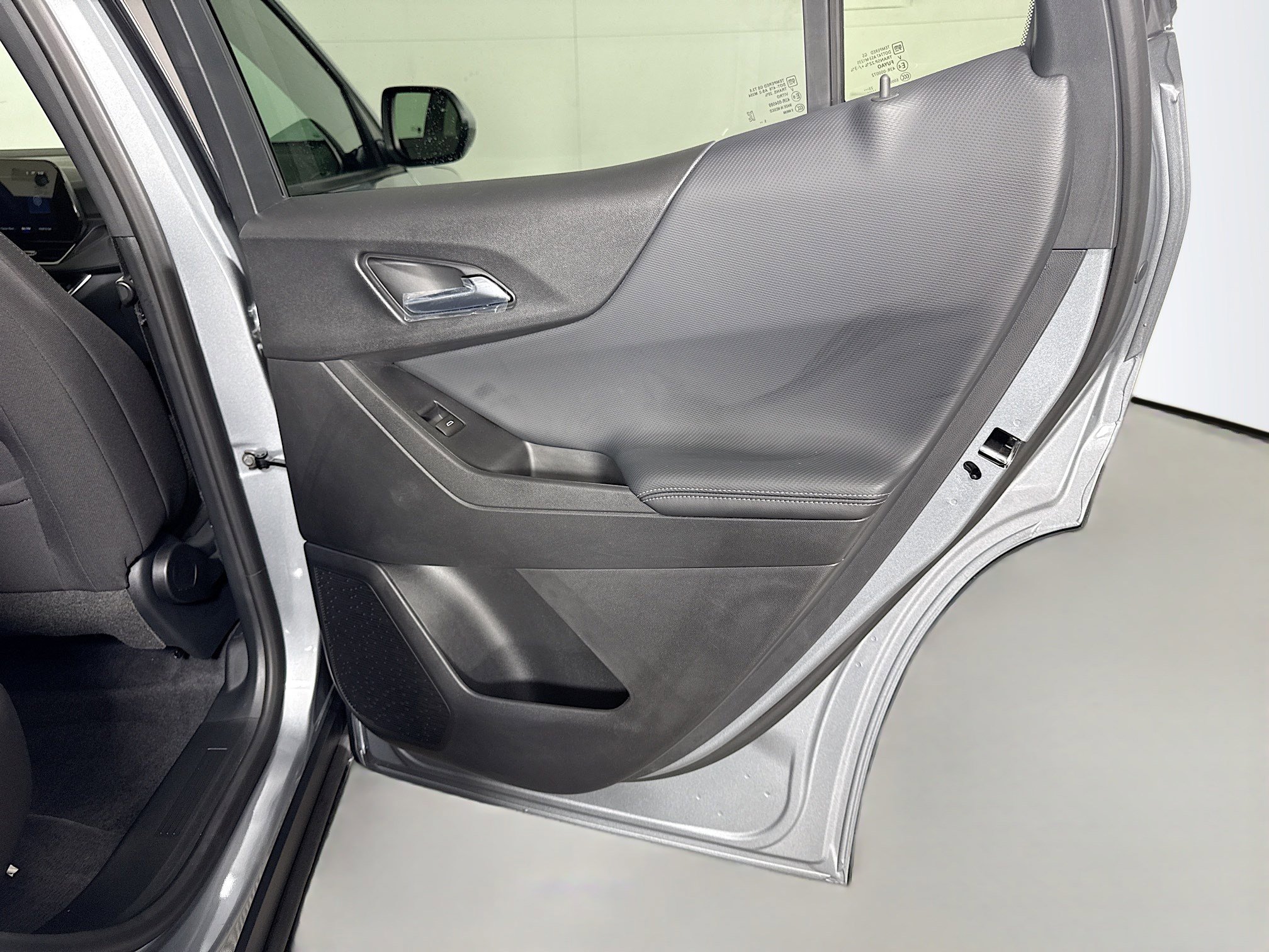 Used 2026 Chevrolet Equinox LT image 28