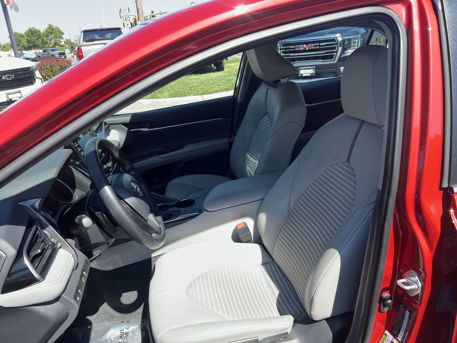 Used 2022 Toyota Camry SE FWD image 13