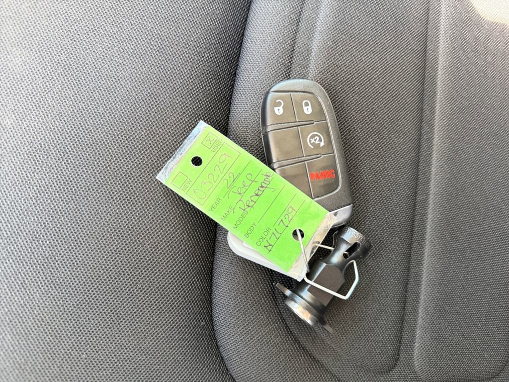 Used 2022 Jeep Renegade Latitude w/ Convenience Group AWD/4WD image 10