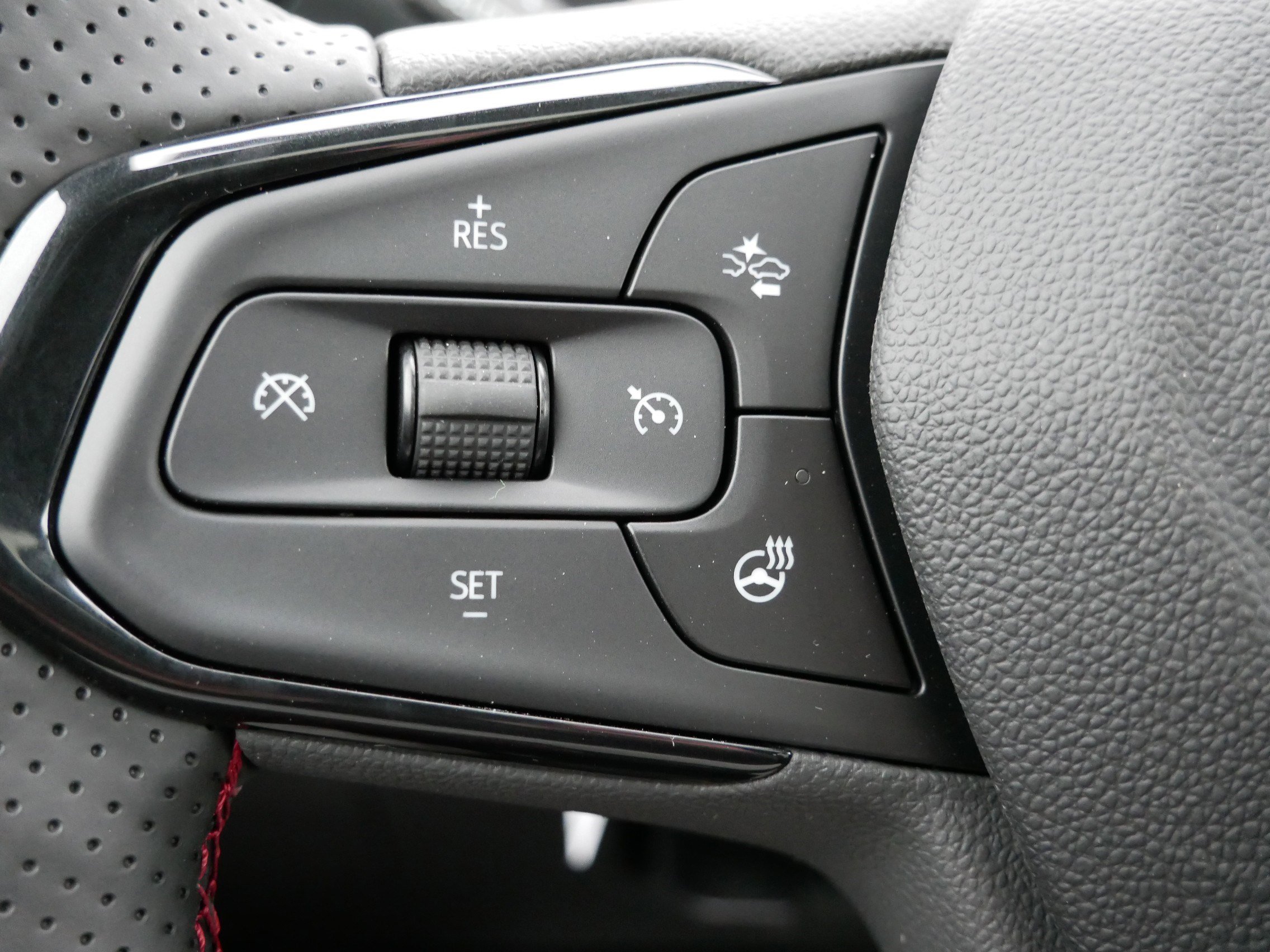 New 2026 Chevrolet Trax RS w/ Sunroof Package image 23