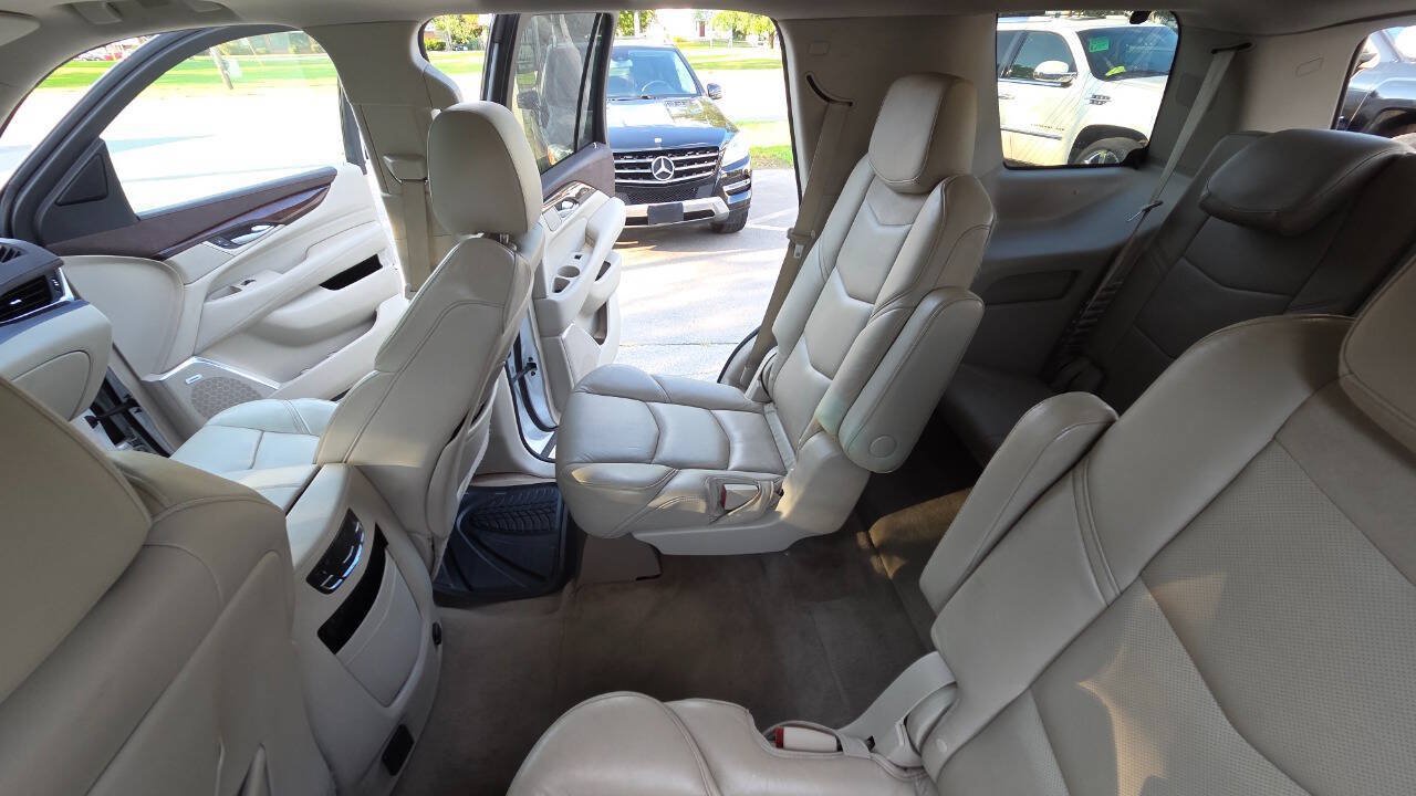 Used 2017 Cadillac Escalade Luxury AWD/4WD image 41