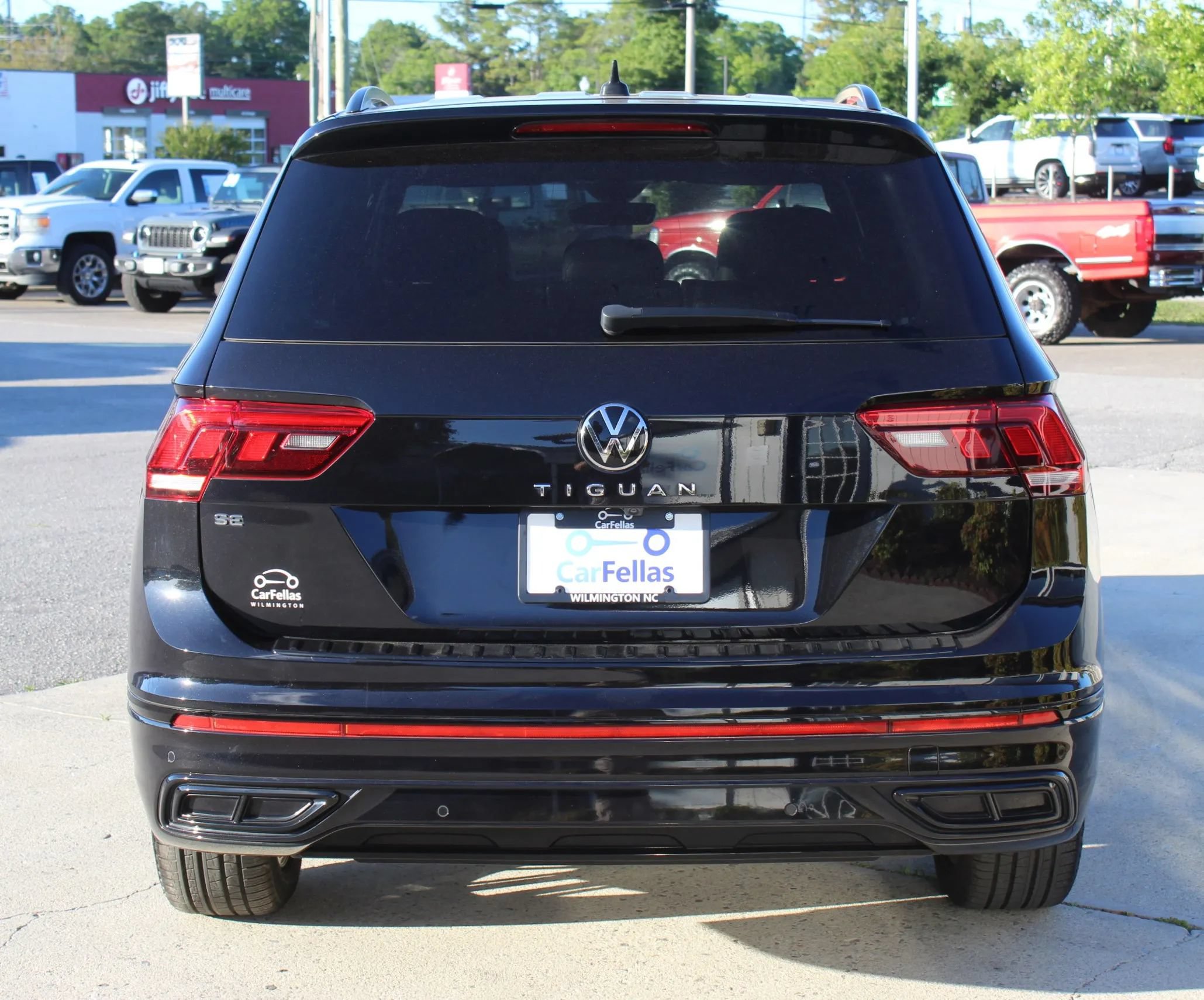 Used 2022 Volkswagen Tiguan SE R-Line FWD image 4