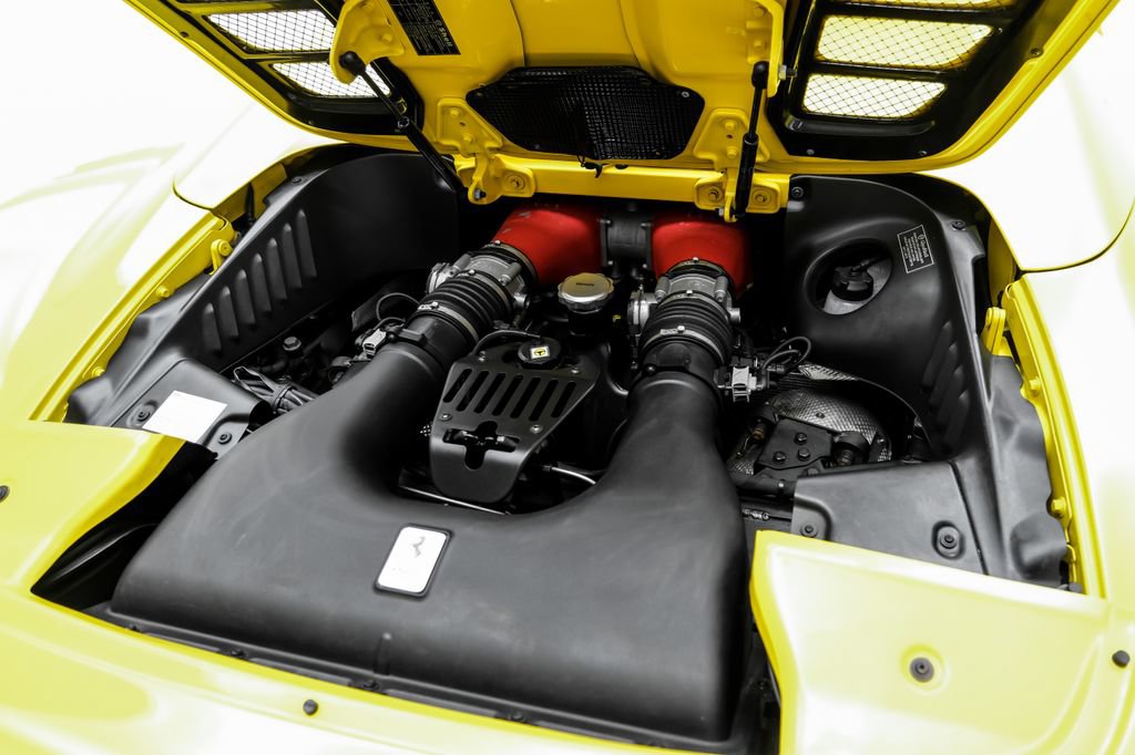 Used 2015 Ferrari 458 Spider RWD image 33