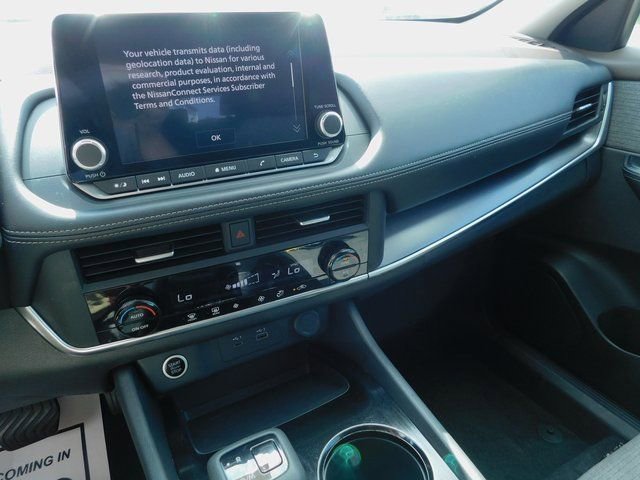 Used 2023 Nissan Rogue SV image 10