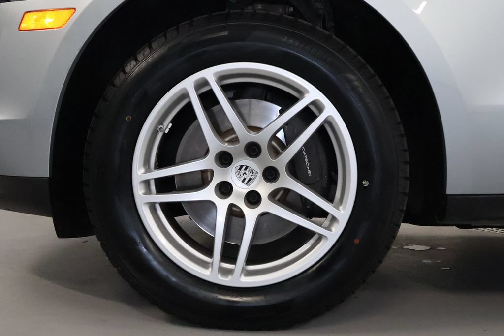 Used 2019 Porsche Macan AWD/4WD image 35