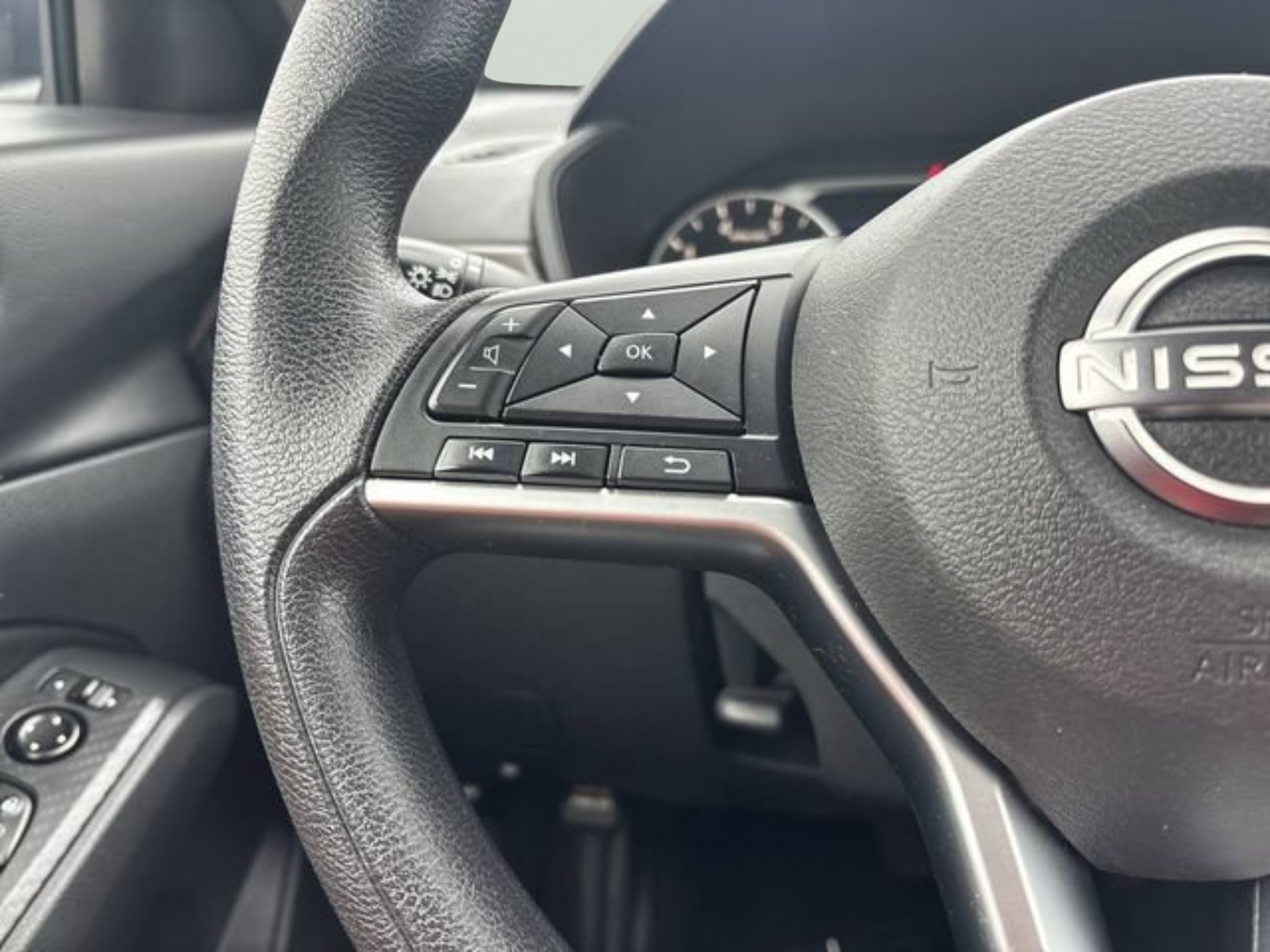 Used 2024 Nissan Altima 2.5 SV FWD image 22