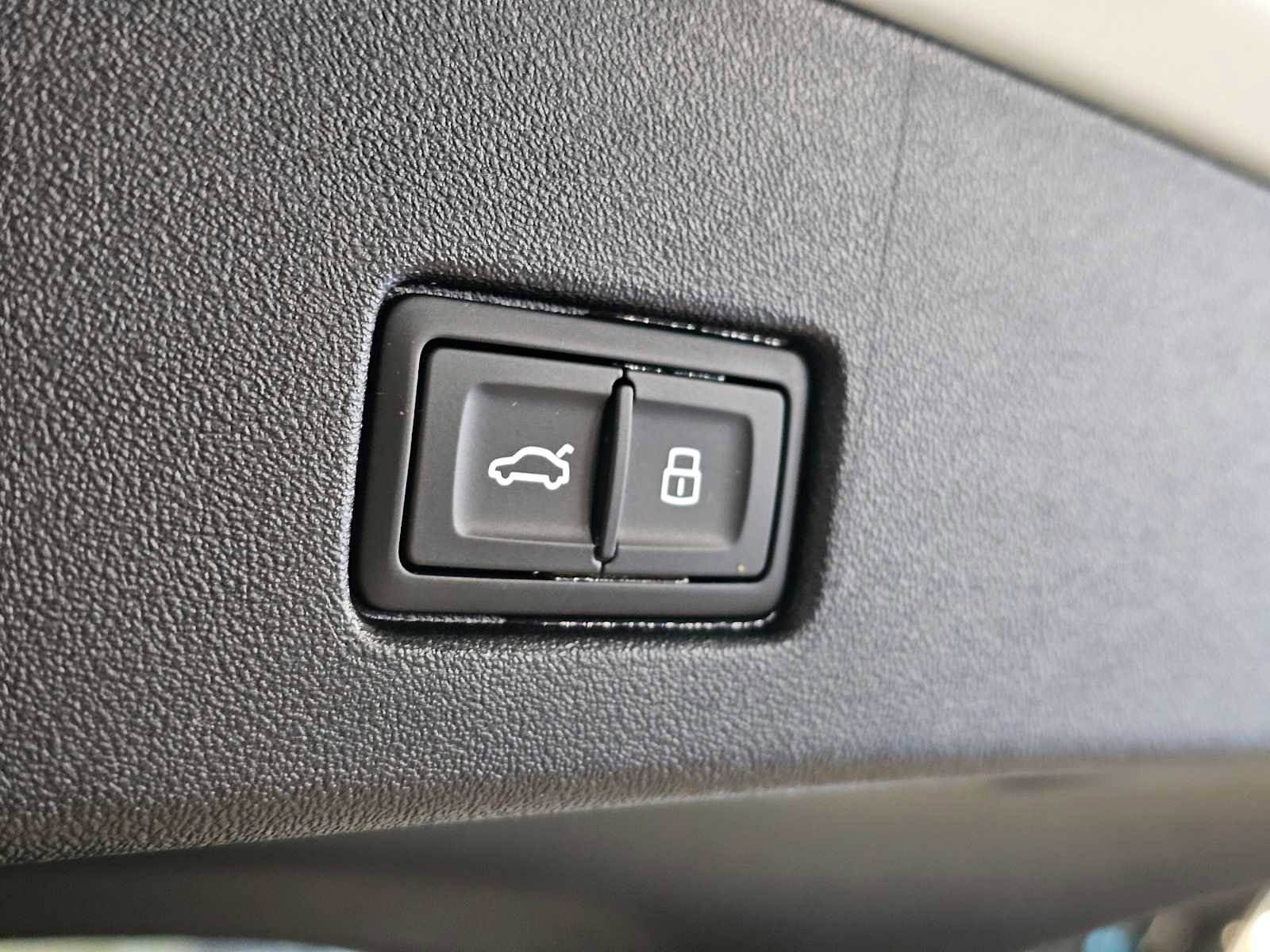 Used 2024 Audi Q4 e-tron Premium Plus image 16