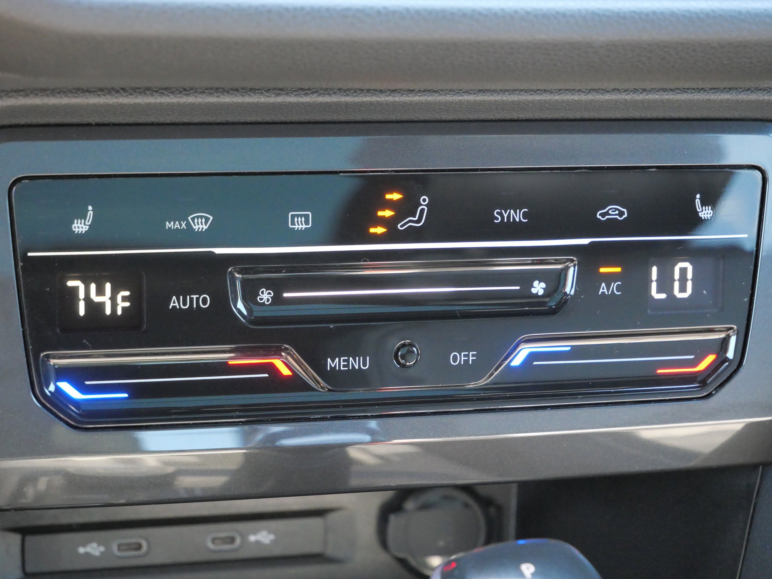 Certified 2023 Volkswagen Tiguan SE R-Line image 25