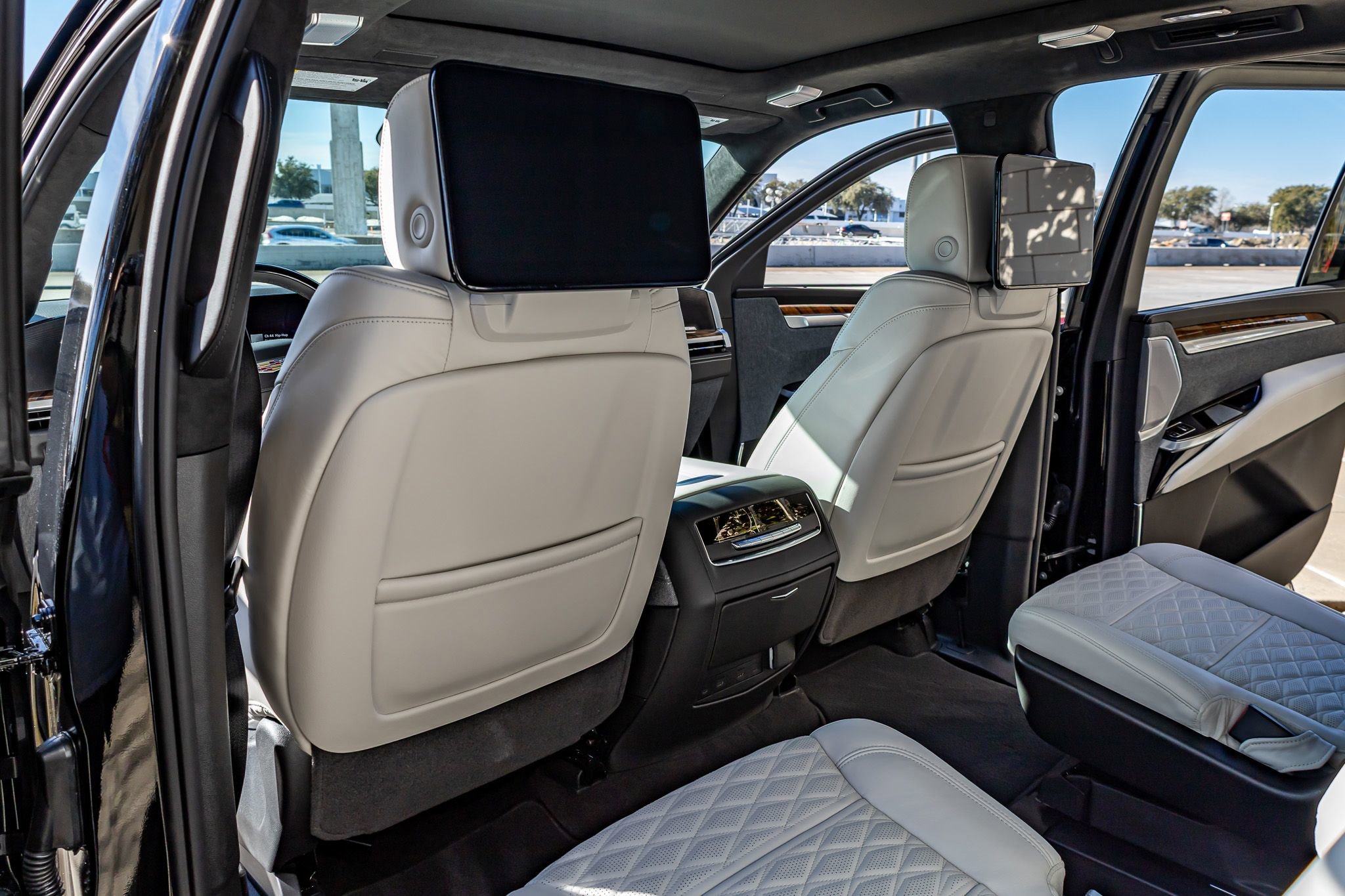 Used 2026 Cadillac Escalade ESV Platinum Sport w/ LPO, ONYX Package image 34