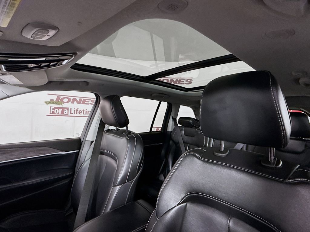 Used 2022 Jeep Grand Cherokee Limited 4xe image 12