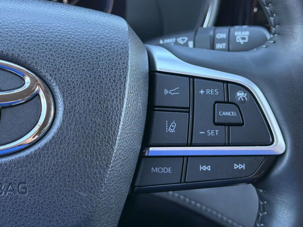 Used 2023 Toyota Highlander Platinum image 13