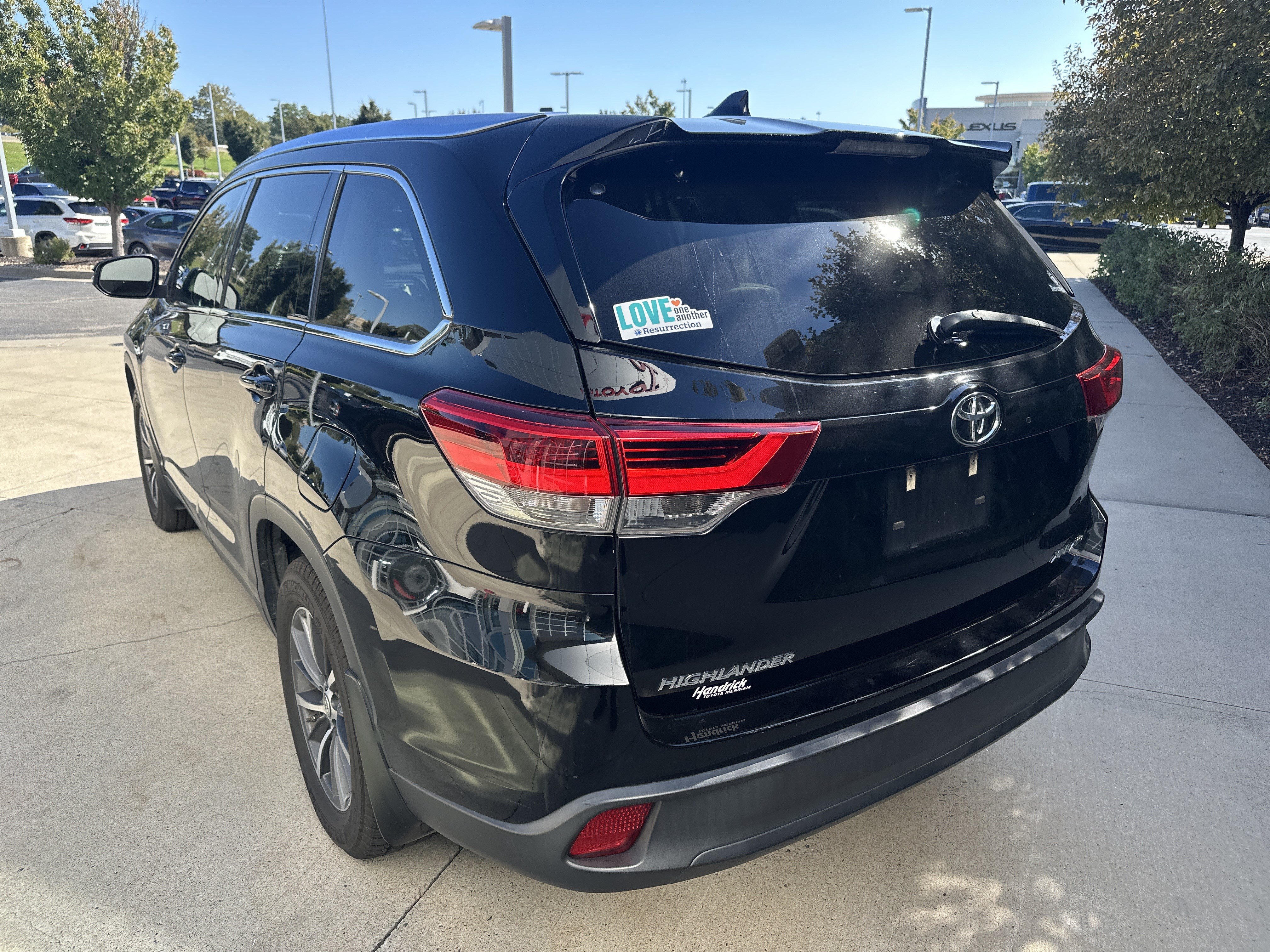 Used 2019 Toyota Highlander XLE AWD/4WD image 7