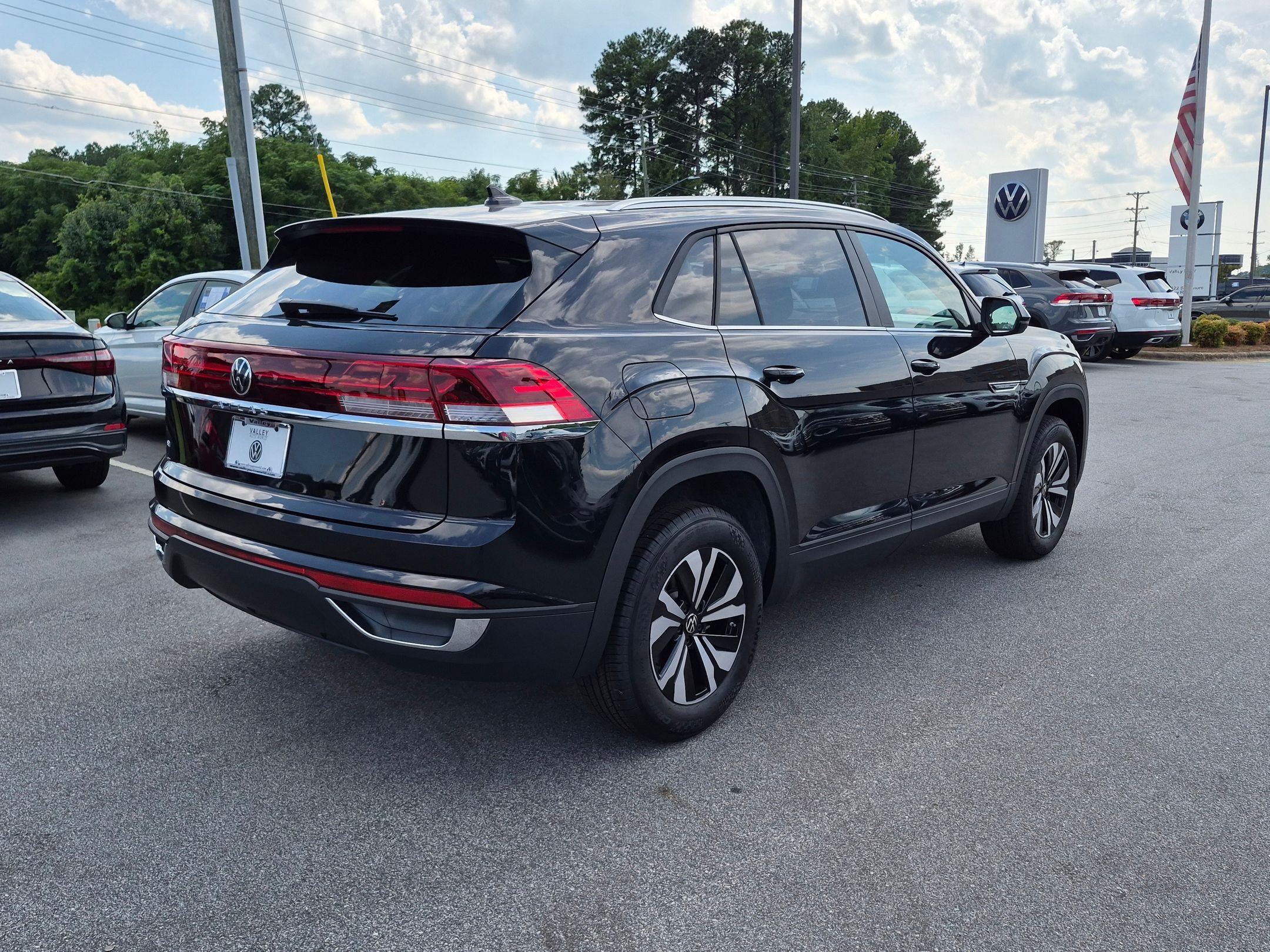 New 2026 Volkswagen Atlas Cross Sport SE FWD image 3