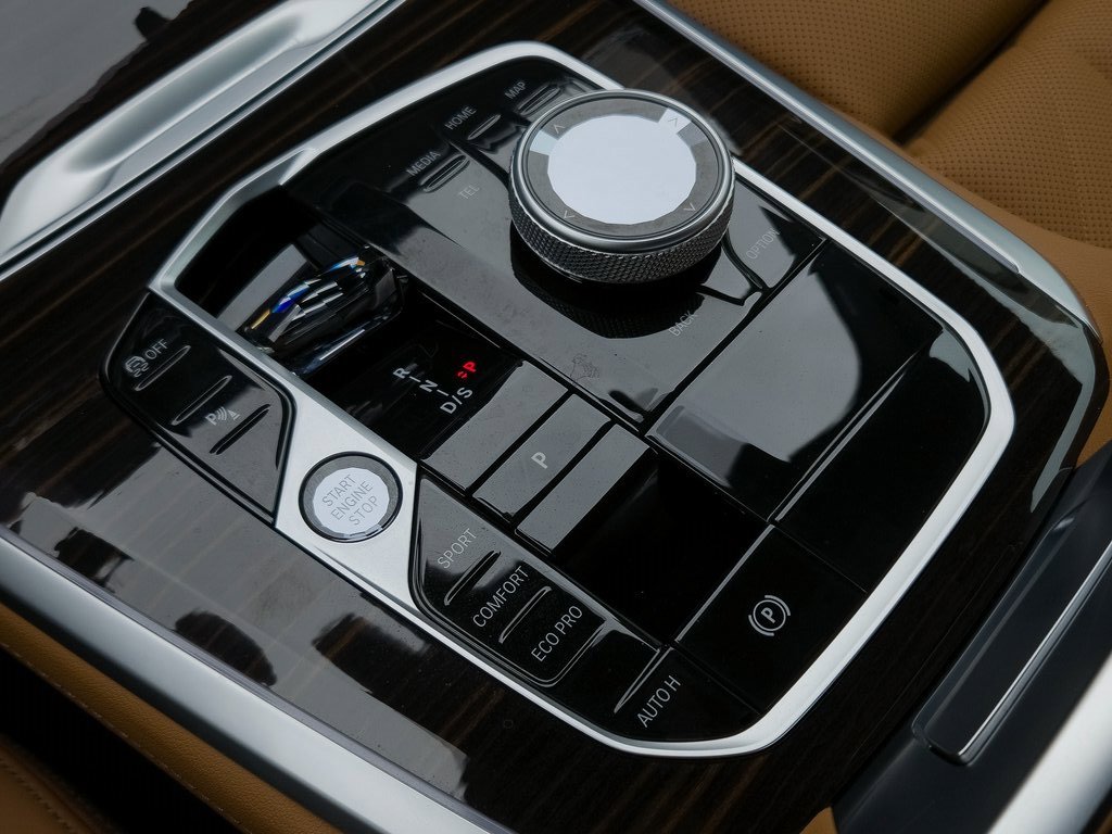 Used 2025 BMW X5 sDrive40i w/ Executive Package image 15