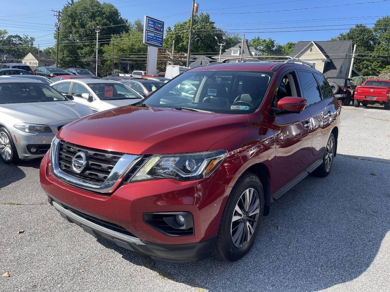 Used 2017 Nissan Pathfinder SL w/ SL Premium Package AWD/4WD image 2