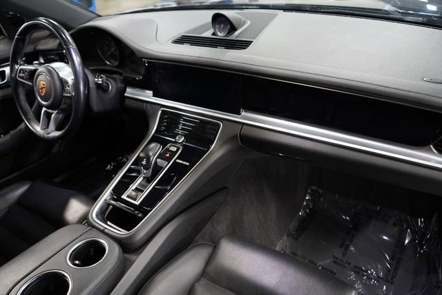 Used 2018 Porsche Panamera RWD image 32