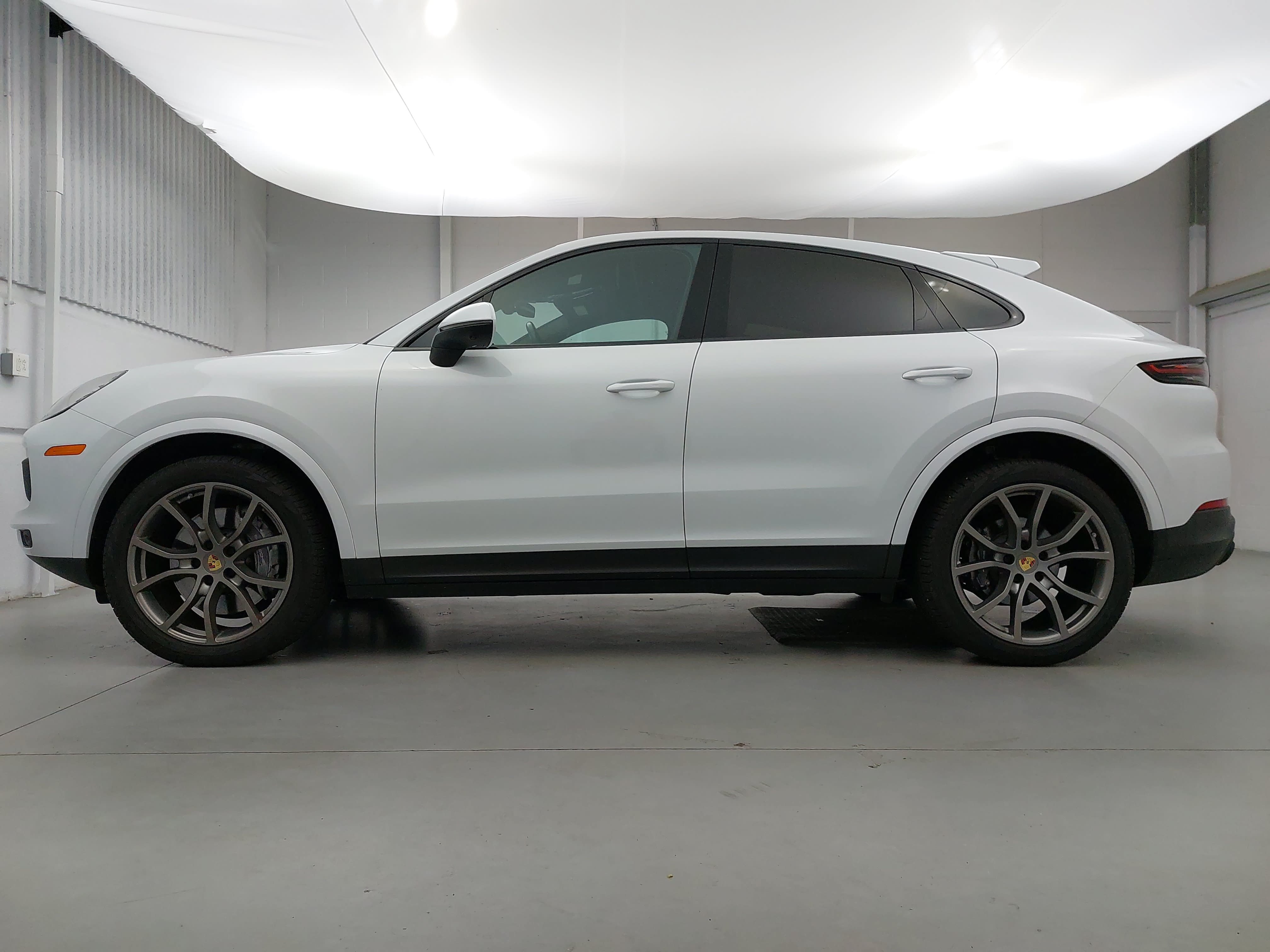 Certified 2023 Porsche Cayenne Platinum Edition AWD/4WD image 2