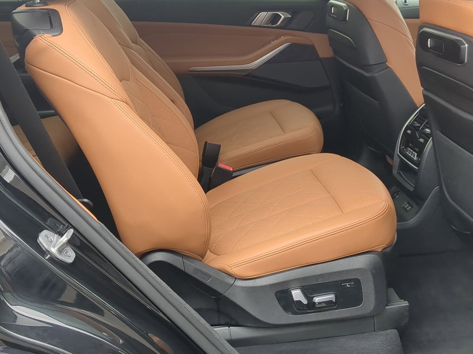 Used 2023 BMW X7 xDrive40i w/ Premium Package image 27