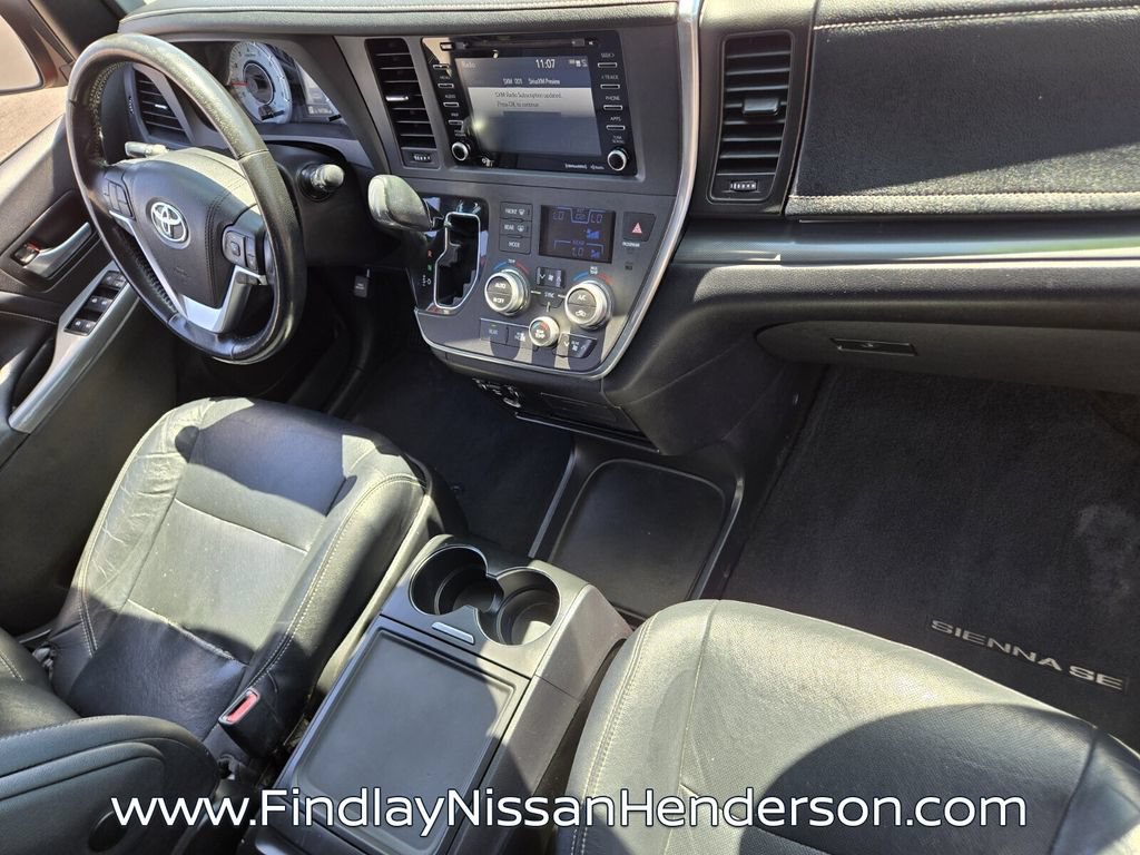 Used 2018 Toyota Sienna SE Premium w/ Carpet Mat Package FWD image 19