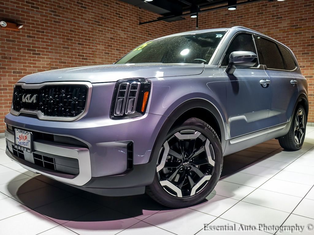 Used 2025 Kia Telluride EX w/ EX Captain's Chair Package AWD/4WD image 2