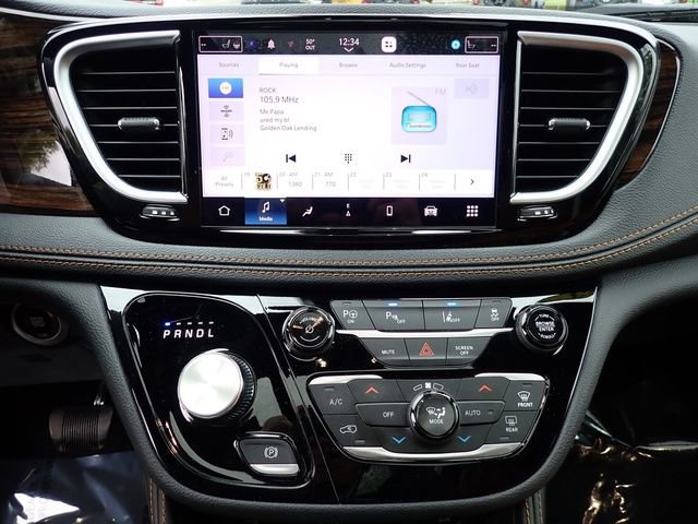 Used 2023 Chrysler Pacifica Pinnacle FWD image 25