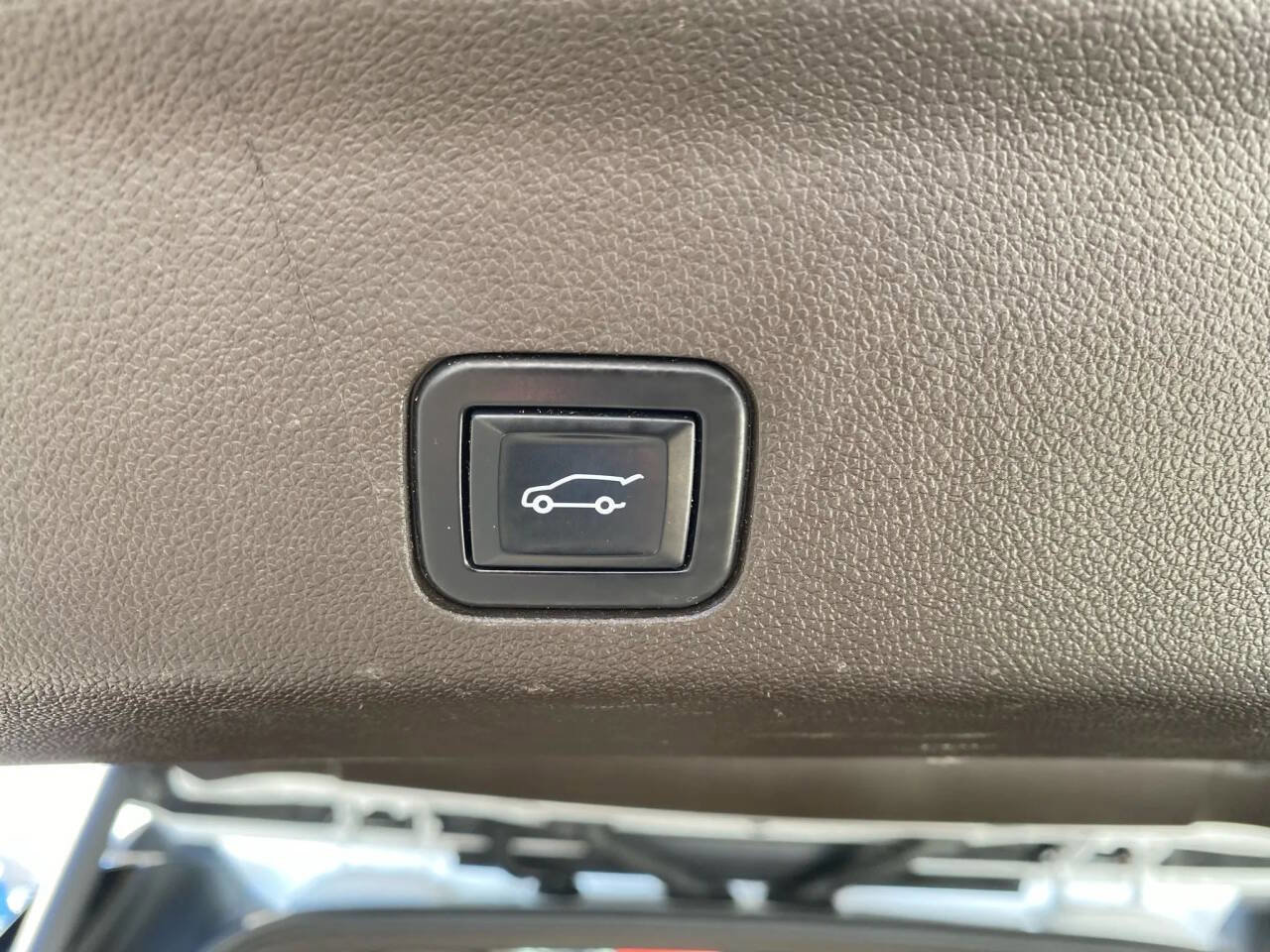 Used 2022 Chevrolet Suburban LT w/ LT Signature Plus Package image 30