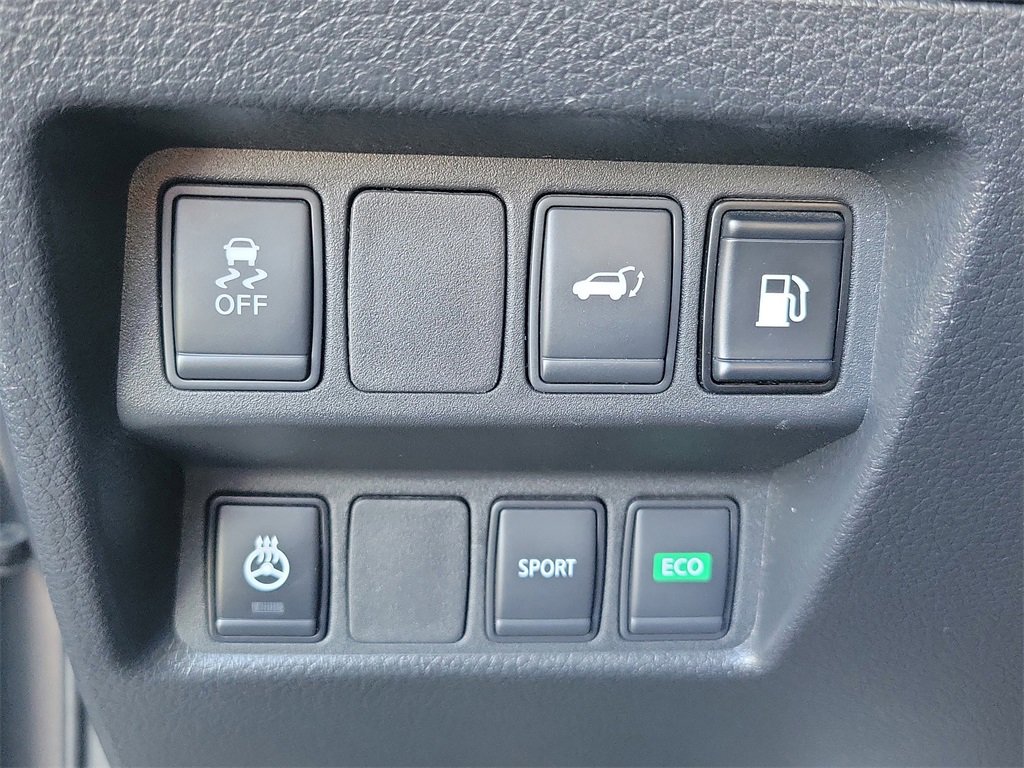 Used 2018 Nissan Rogue SV w/ Premium Package image 15