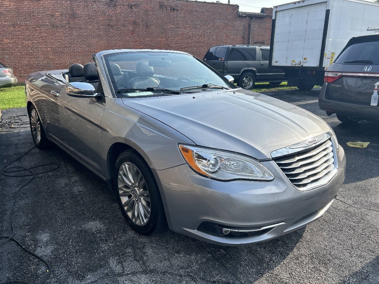 Used 2013 Chrysler 200 Limited FWD image 5
