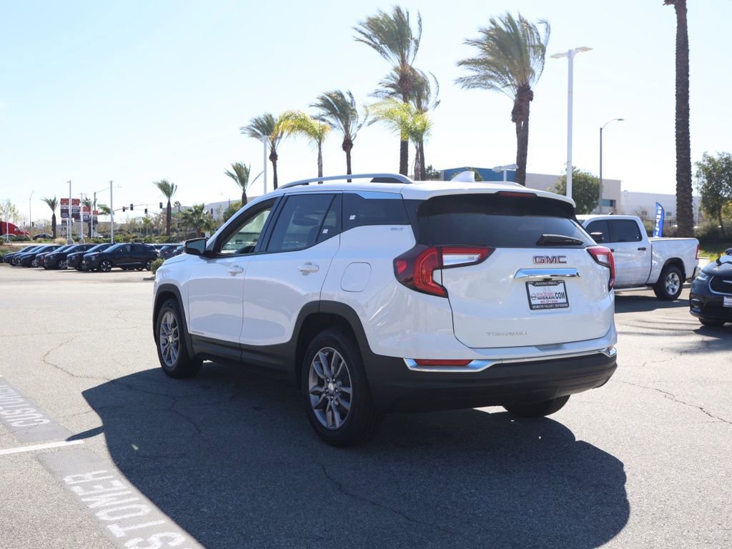 Used 2024 GMC Terrain SLT image 6