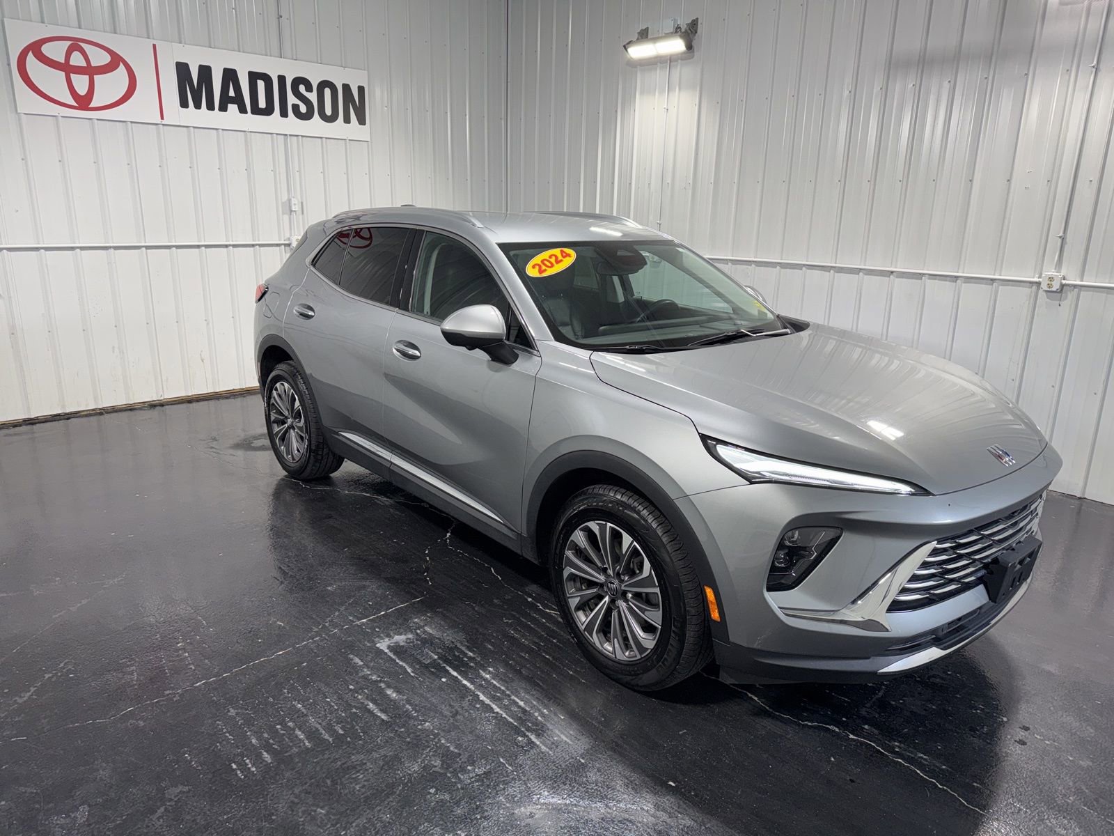 Used 2024 Buick Envision Preferred AWD/4WD image 4