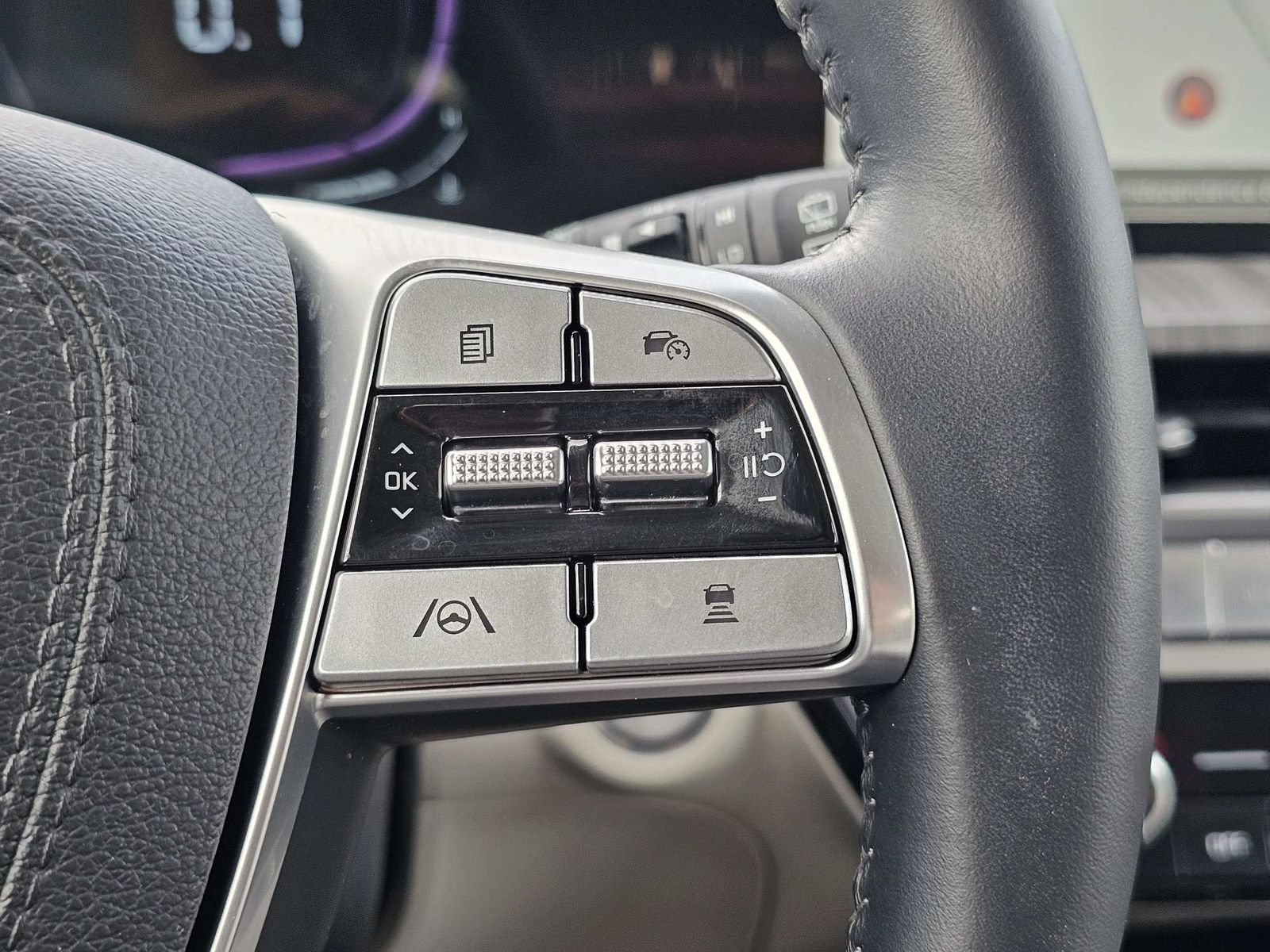 Used 2024 Kia Telluride EX w/ EX Captain's Chair Package FWD image 30