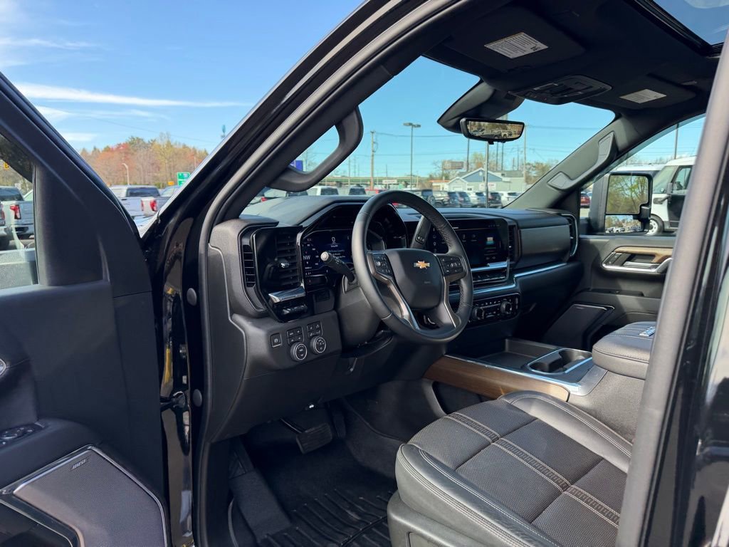 Used 2024 Chevrolet Silverado 2500 High Country w/ Technology Package AWD/4WD image 18