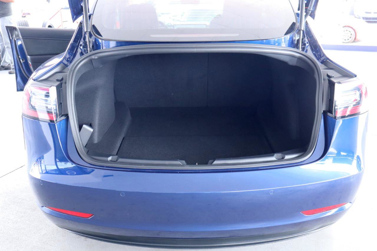 Used 2018 Tesla Model 3 Long Range RWD image 29