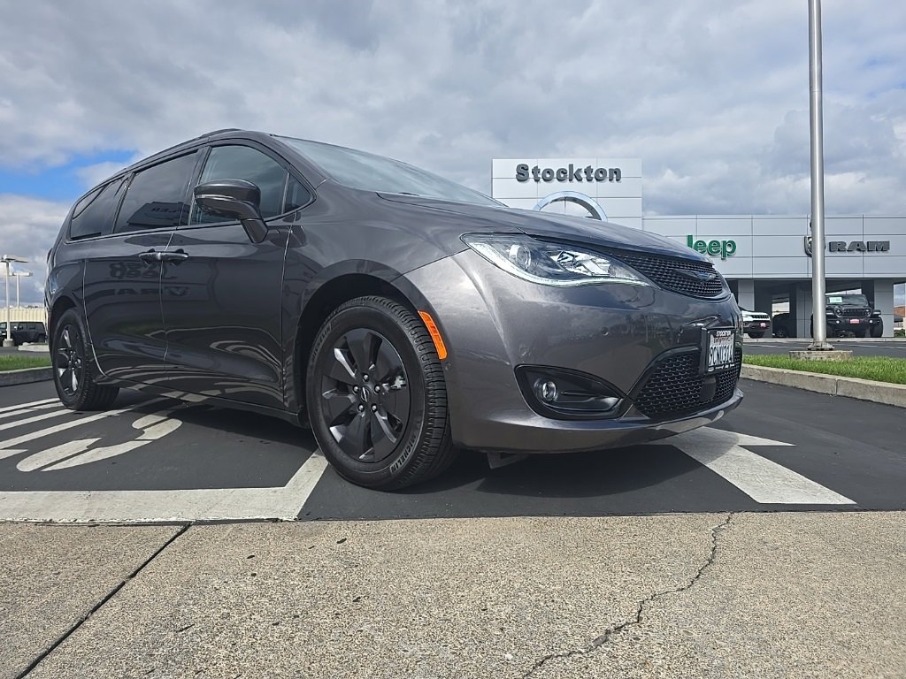 Used 2020 Chrysler Pacifica Limited w/ Advanced Safetytec Group