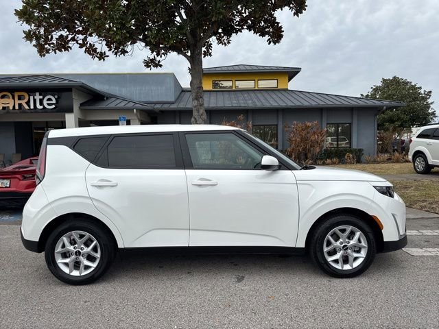 Used 2025 Kia Soul LX w/ LX Technology Package image 8