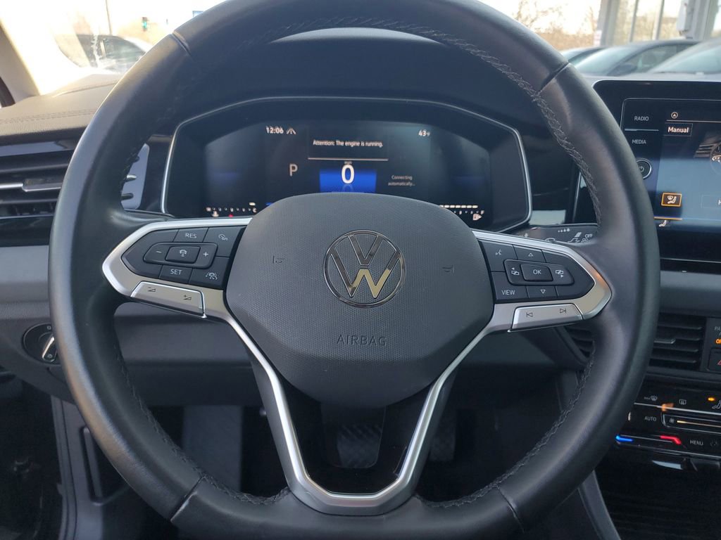 Used 2025 Volkswagen Jetta SE image 17