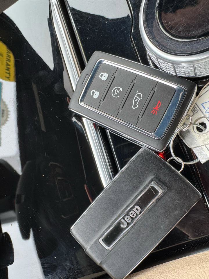 Used 2024 Jeep Grand Cherokee L Limited image 32