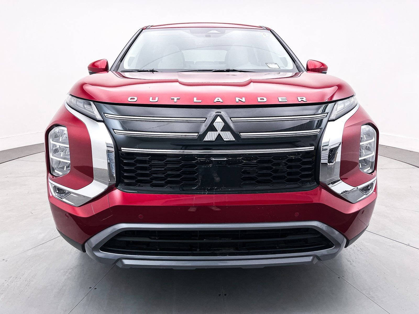 New 2025 Mitsubishi Outlander SE image 2