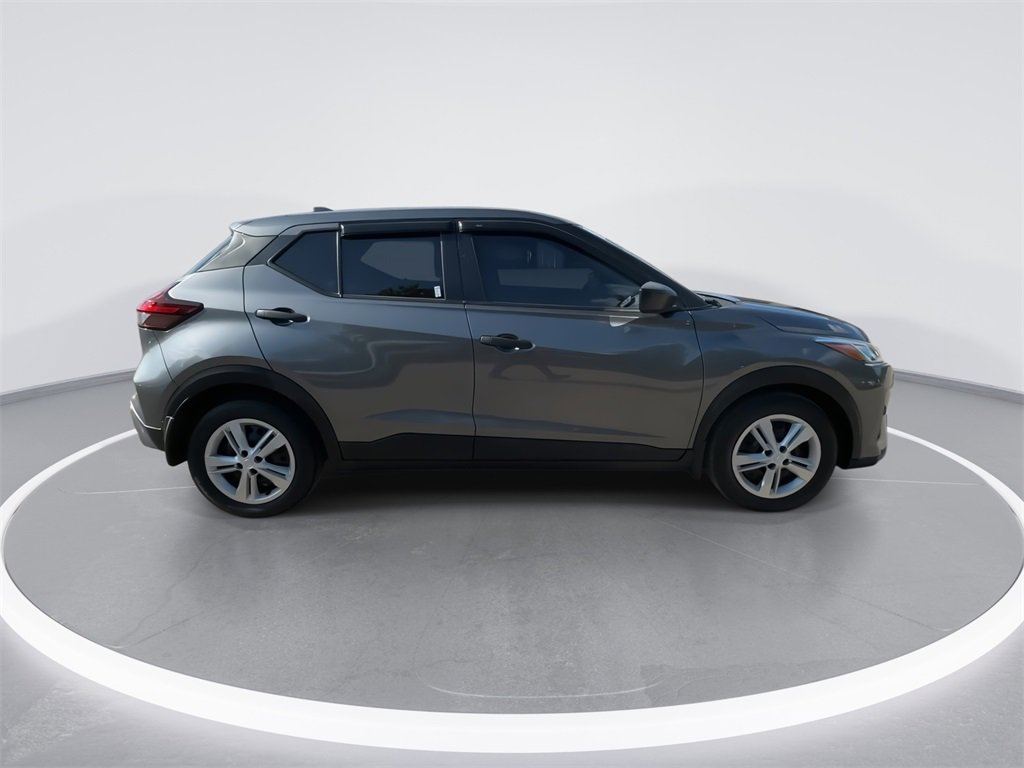 Used 2022 Nissan Kicks S image 9