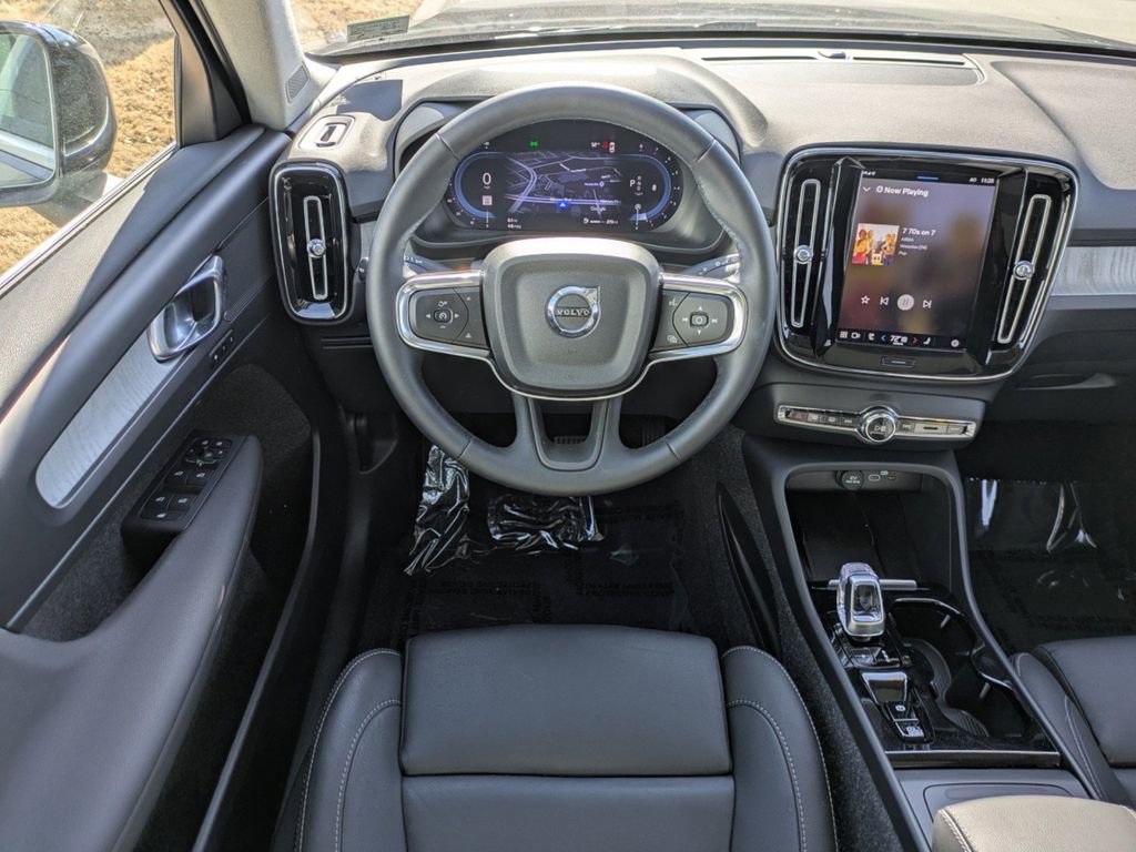 New 2025 Volvo XC40 B5 Plus w/ Protection Package Premier image 17