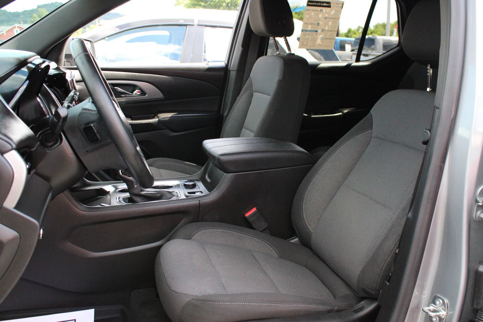 Used 2023 Chevrolet Traverse LT FWD image 16
