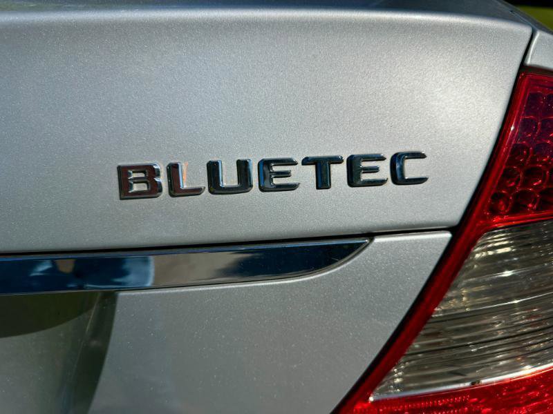 Used 2009 Mercedes-Benz E 320 BlueTEC Sedan image 6