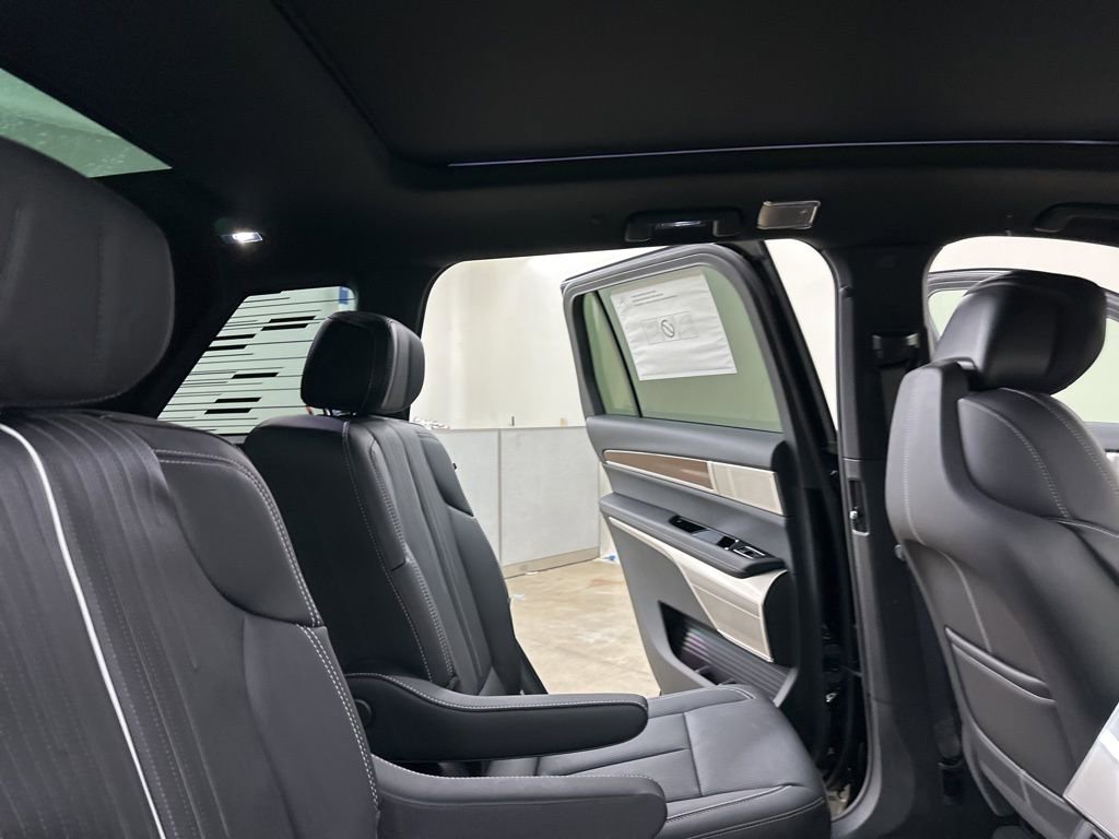 New 2026 Cadillac Vistiq Sport image 23